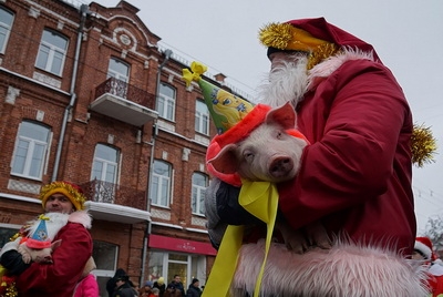 Шествие Дедов Морозов прошло в Могилёве! Это стоит обсудить! (ФОТО)