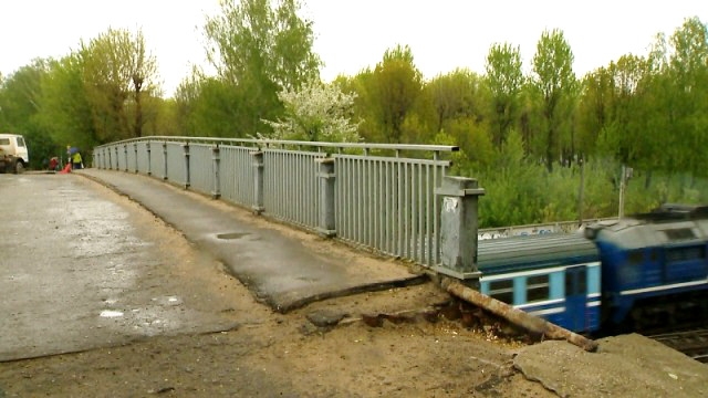 Омск. Горбатый мост. Парень — красавчик. — Video