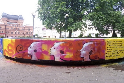 Художники из разных стран мира разрисовали могилевский фонтан (Видео)