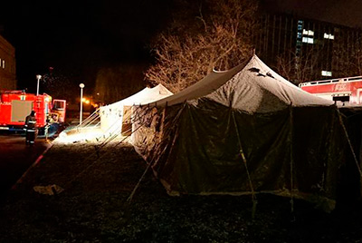 Очередь из скорых и палатки во дворе инфекционной больницы в Минске. Что происходит?