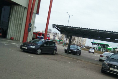 В Минске неизвестный "заминировал" три торговых центра! Проходит эвакуация и проверка