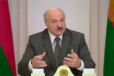 Зачем они людей травят? Лукашенко поручил КГБ разобраться с распространителями фейков о смертях из-за коронавируса в Беларуси