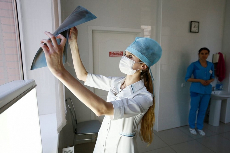 Пациентов с легким течением COVID-19 в Беларуси будут лечить на дому