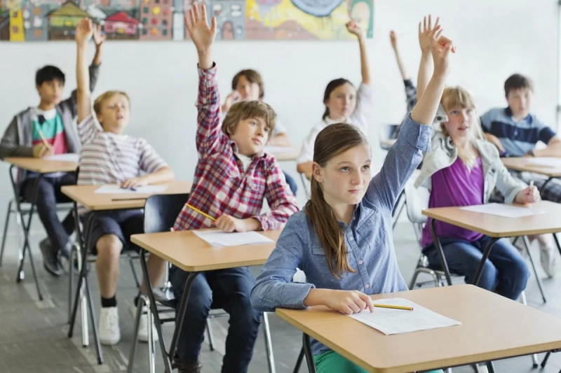 Как будут учиться дети в школах Беларуси с учетом продленных каникул?
