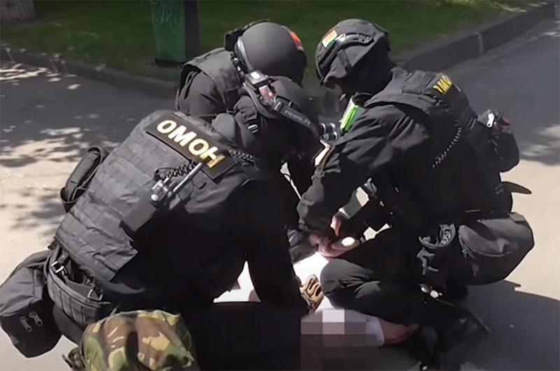 Видео задержания ОМОНом "смотрящего за городом" в Орше