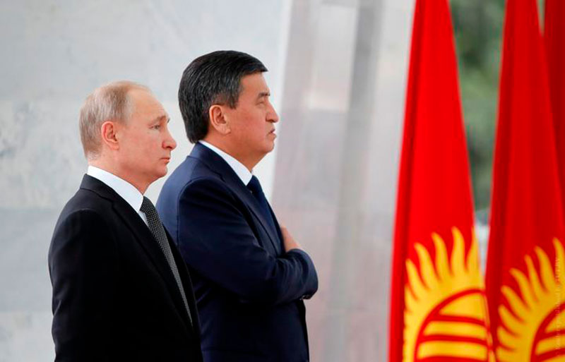Почему президент Кыргызстана прилетел в Москву, но не пошел на парад?