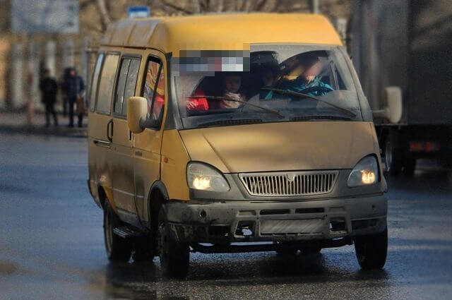 В Бобруйске пенсионерка получила травмы из-за резкого торможения микроавтобуса
