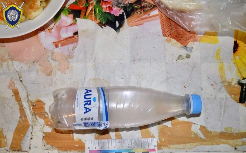 Восьмилетняя девочка в Могилеве выпила растворитель, который был в бутылке из-под воды