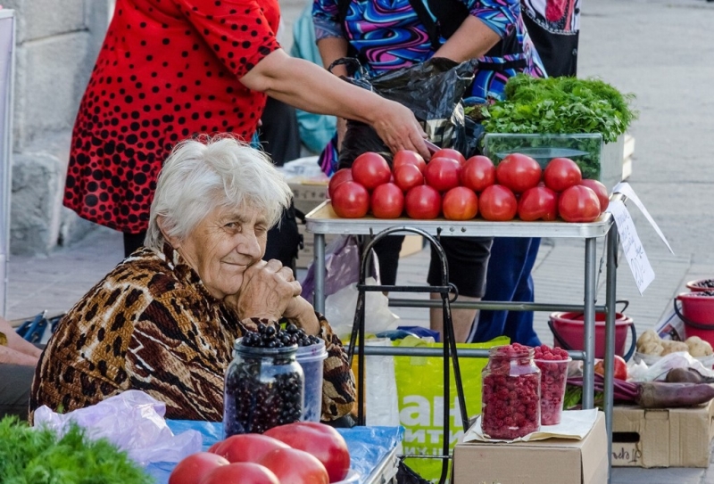 Лукашенко высказался о бабушках, которые торгуют овощами. ВИДЕО