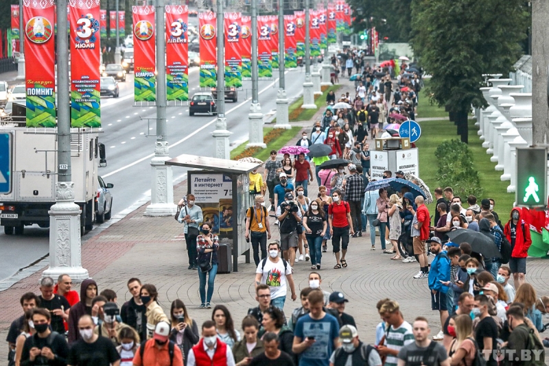 ФОТОФАКТ: цепь солидарности в Минске растянулась на несколько километров