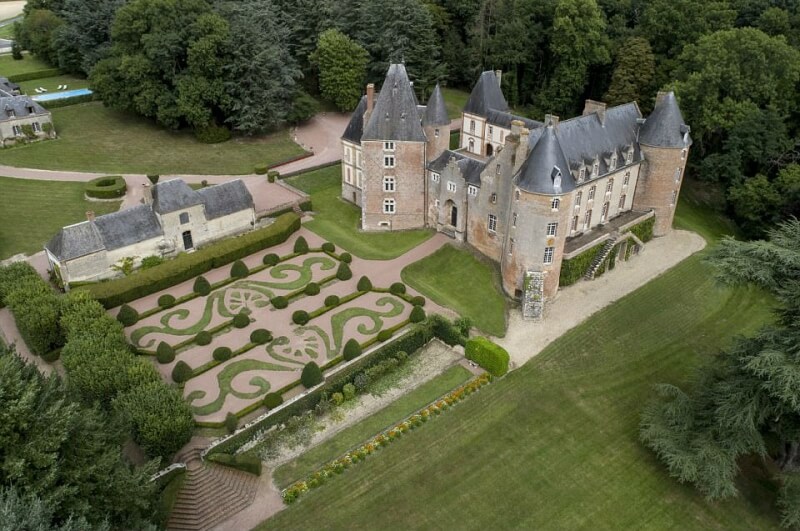 Французский замок XV века продают за 1 евро