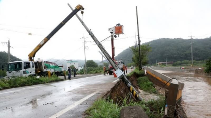 В Южной Корее бушует ураганный ветер и наводнения: непогода унесла жизни пяти человек - фото, видео