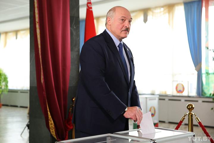 Как ежик в тумане: Лукашенко рассказал как переболел коронавирусом