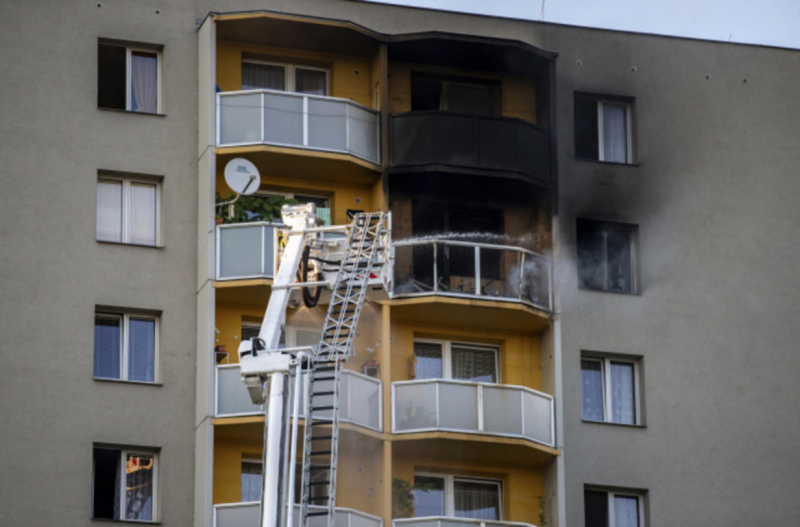В Чехии в результате поджога многоэтажки погибли 11 человек, из них - 3 детей. фото
