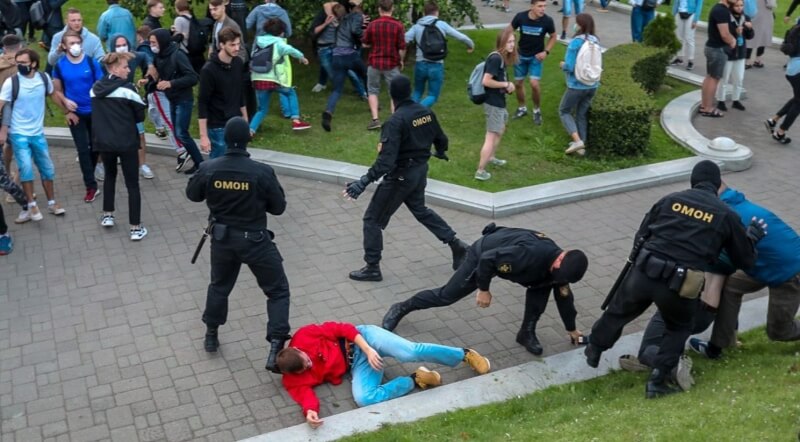 Караник рассказал о том, сколько людей погибло и сколько пострадали на акциях протеста в Беларуси