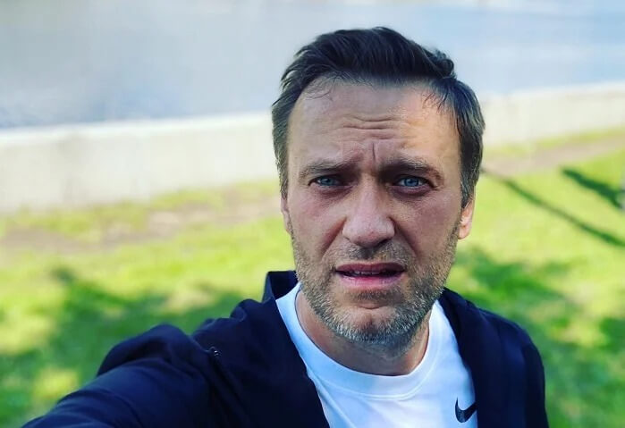 Навальный опубликовал первое фото после отравления