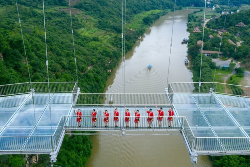 В Китае открыли самый длинный в мире мост (видео)