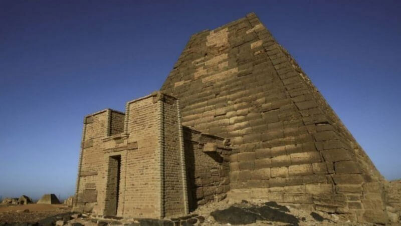 Нил вышел из берегов и угрожает древним пирамидам