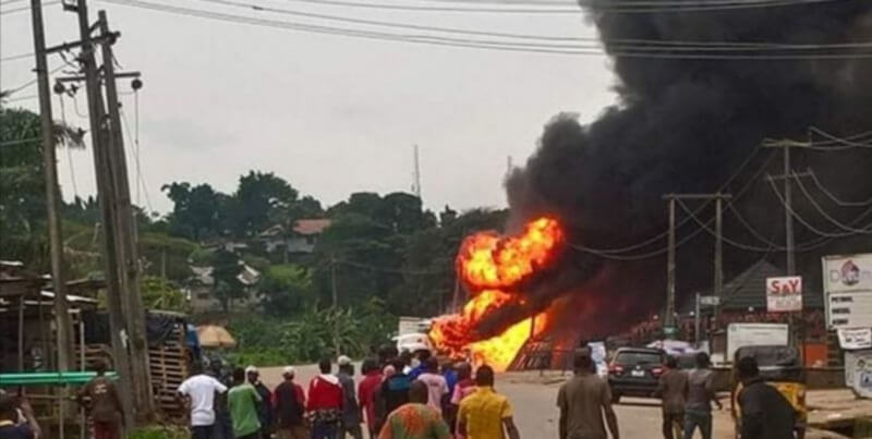 Мощный взрыв сотряс столицу Нигерии: десятки пострадавших (видео)