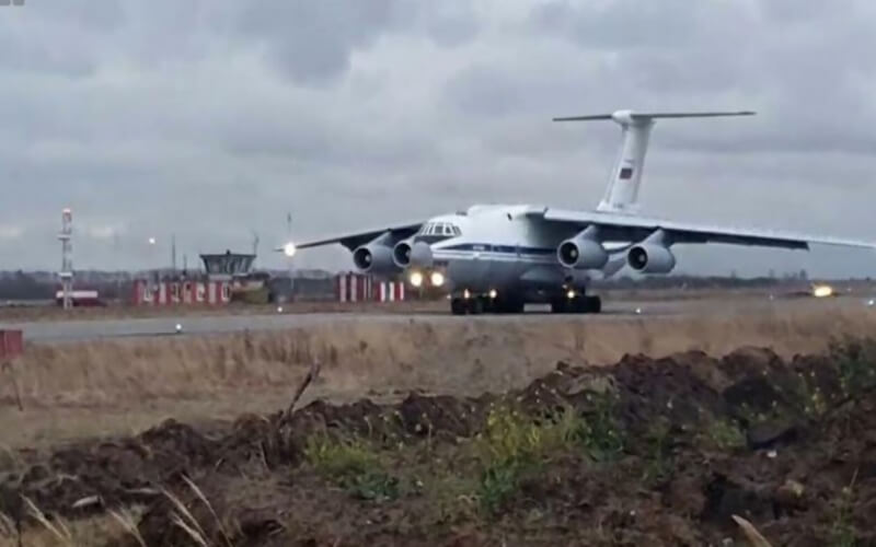 Двенадцатый самолет с российскими миротворцами вылетел в Нагорный Карабах