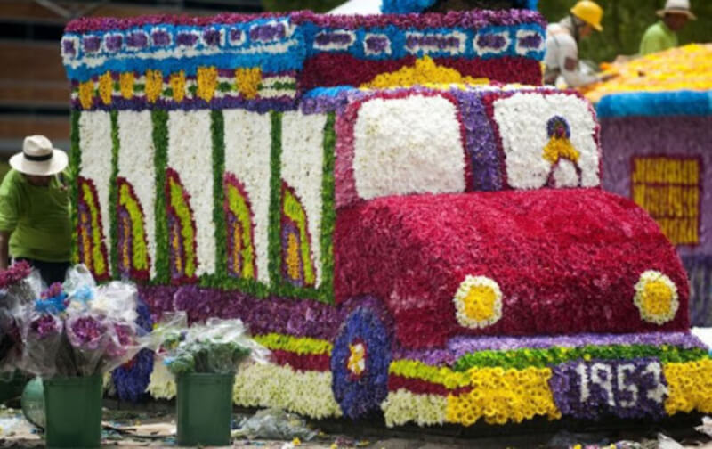 Цветочный фестиваль в Колумбии: легендарное шествие прошло несмотря на пандемию (ВИДЕО)