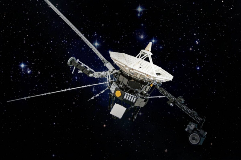 Учёные рассказали о странном "взломе" Voyager-2 в космосе