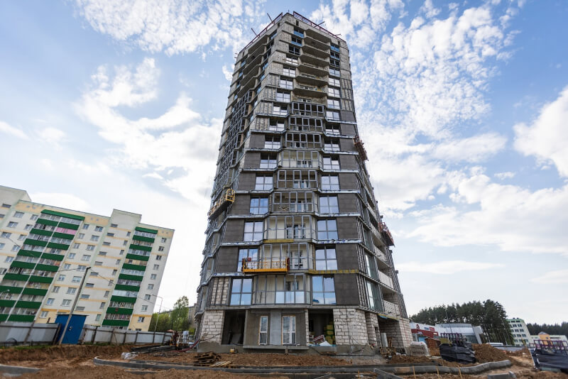Сколько квартир построили в Могилевcкой области в 2020 году и сколько планировали?
