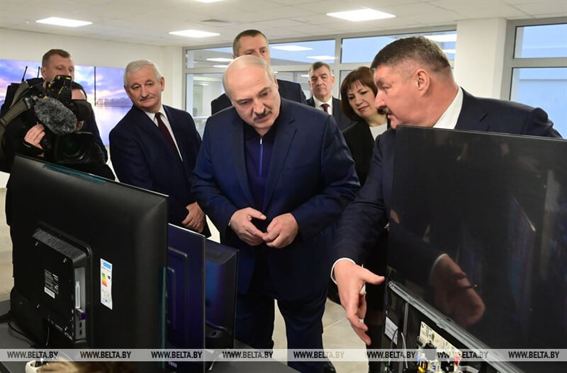 Александр Лукашенко посетил холдинг "Горизонт"