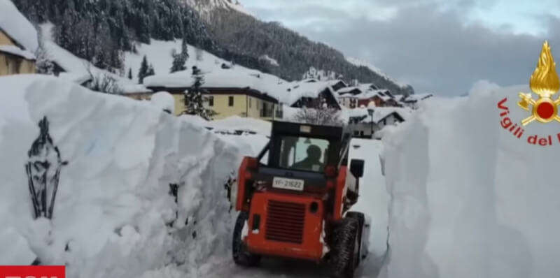 Западную Европу накрыла непогода - в Северной Италии выпало 2 метра снега (видео)