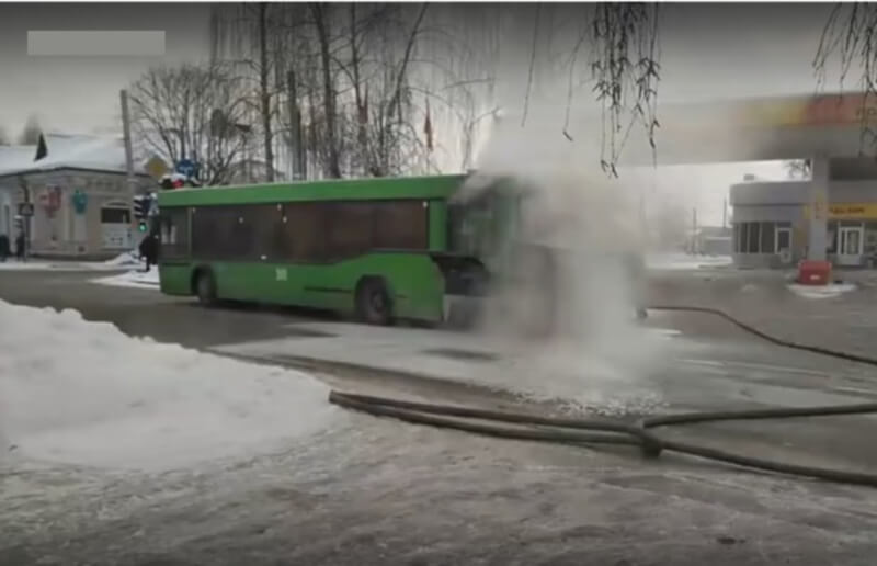 В соцсети опубликовали видео, как в Бобруйске горел городской автобус