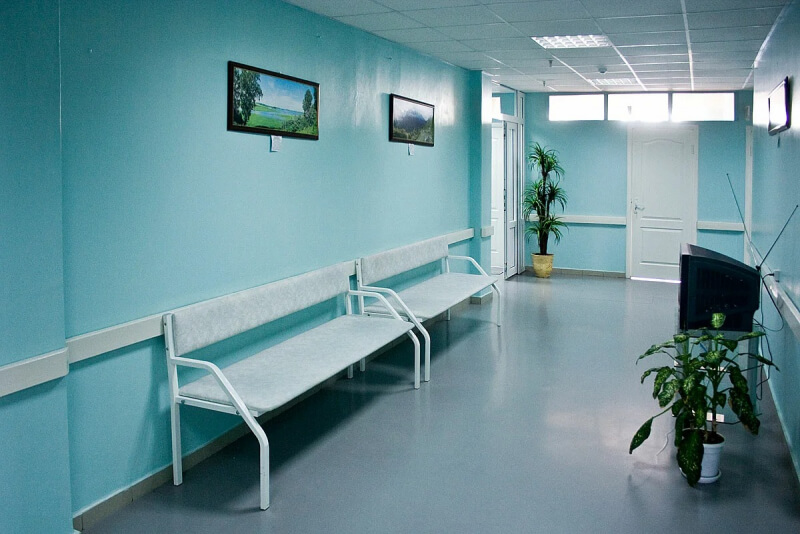 Больницы Беларуси возвращаются к обычному режиму работы