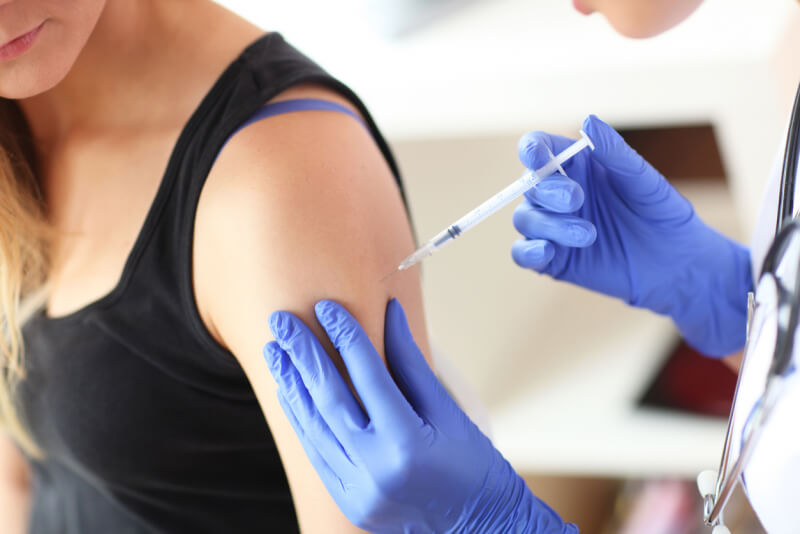 Могилевские поликлиники начали запись на вакцинацию от COVID-19: сколько стоит, как попасть, когда будут делать