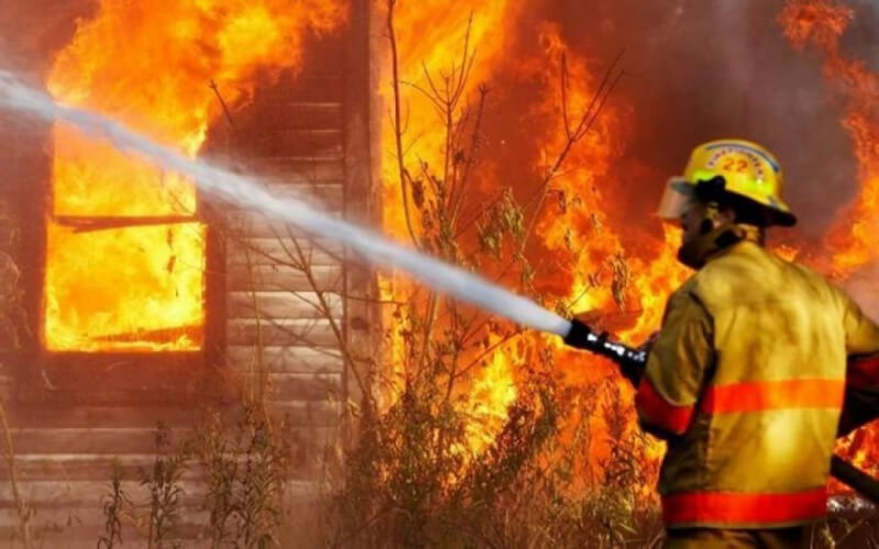 Могилевские пожарники тушили баню