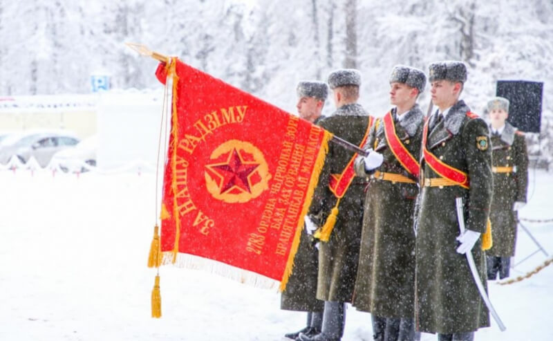 Базе хранения бронетанкового имущества Могилевского района вручили Боевое Знамя