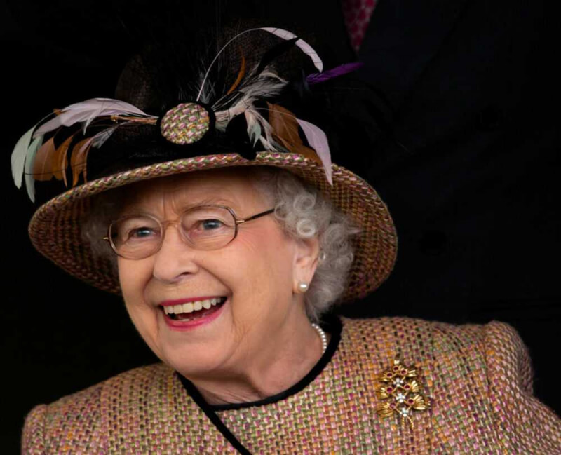 Работа мечты: королева Елизавета II ищет помощника по ведению соцсетей
