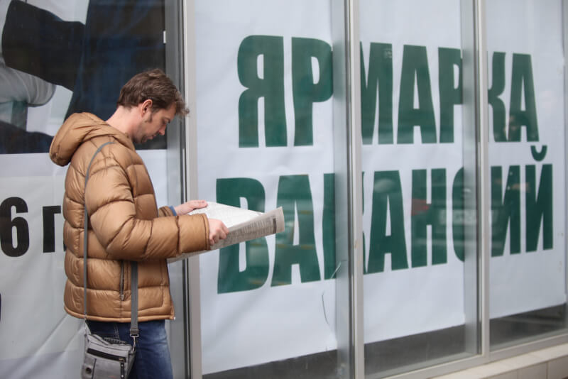 В семи районах Беларуси официально почти не осталось безработных