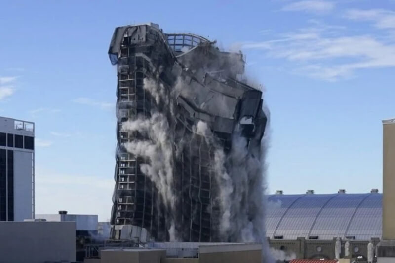 В США взорвали 39-этажное казино «Трамп-Плаза» (видео)