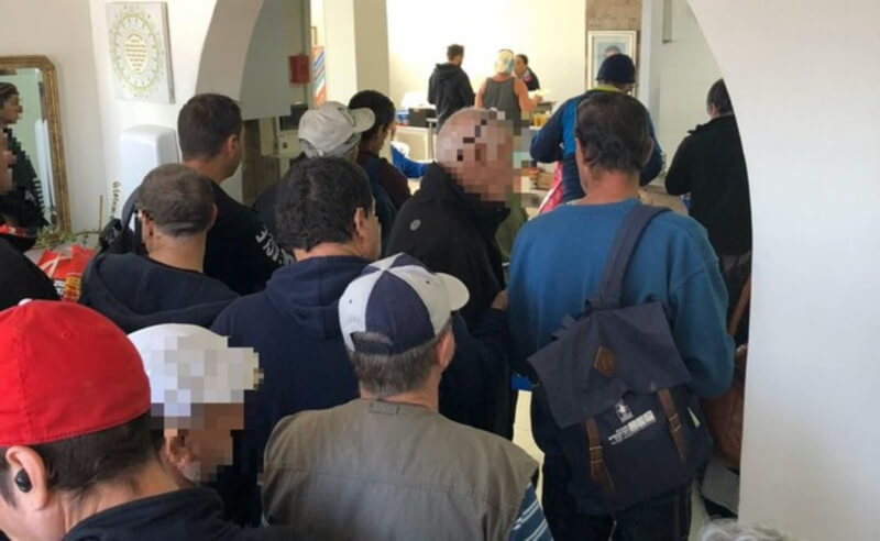 Российские туристы прикидывались в Израиле нищими и питались в столовой для бомжей