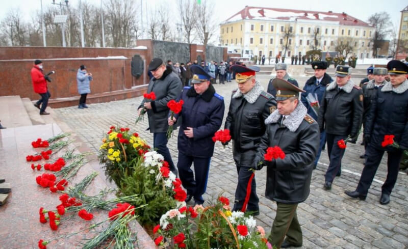 В Могилеве почтили память погибших защитников Отечества у Вечного огня
