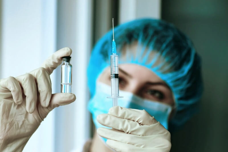 Почти 965 могилевских медиков получили два компонента вакцины COVID-19