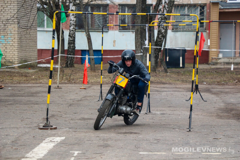 Мотоциклисты Могилевщины соревновались в скоростном маневрировании