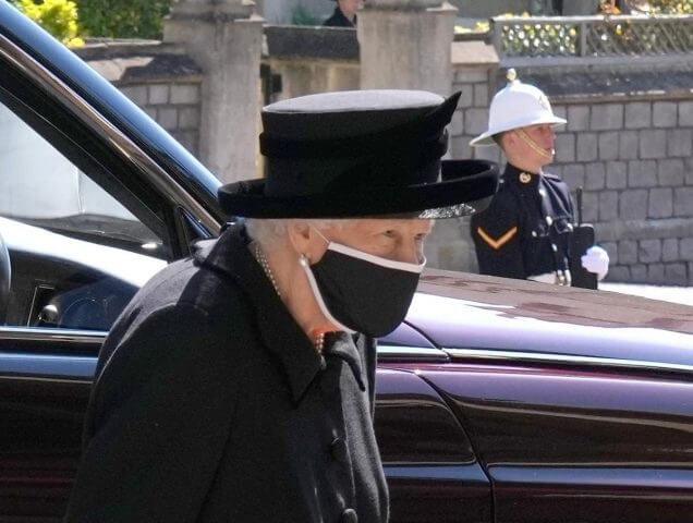 Британцы попрощались с принцем Филиппом: полный фоторепортаж