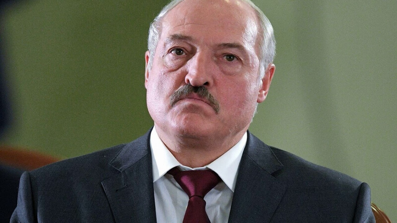 Лукашенко: в некоторых странах нецелесообразно сохранять наши посольства и полный штат дипломатов