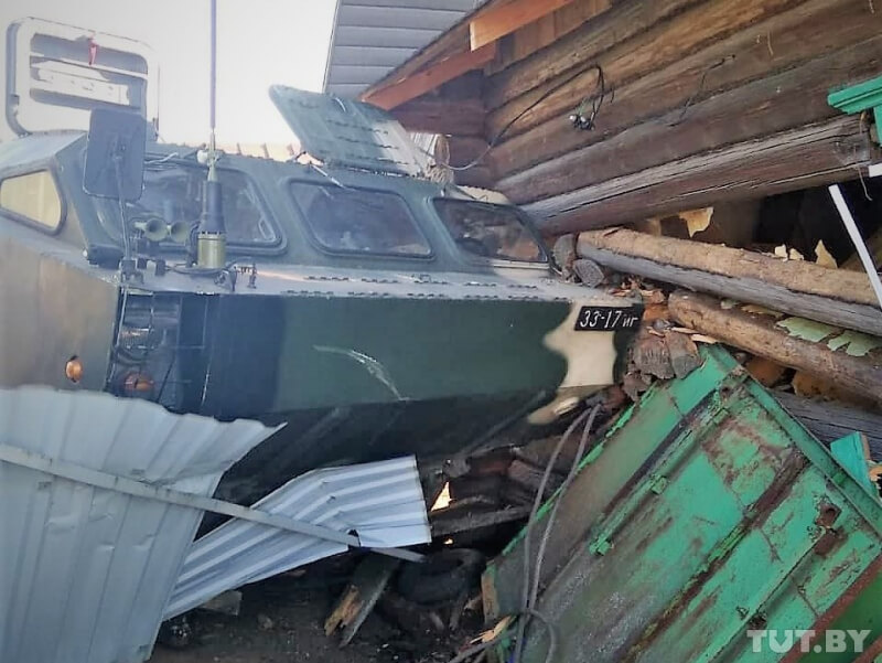 В дом под Осиповичами въехала ракетная установка: Военные готовы начать ремонт