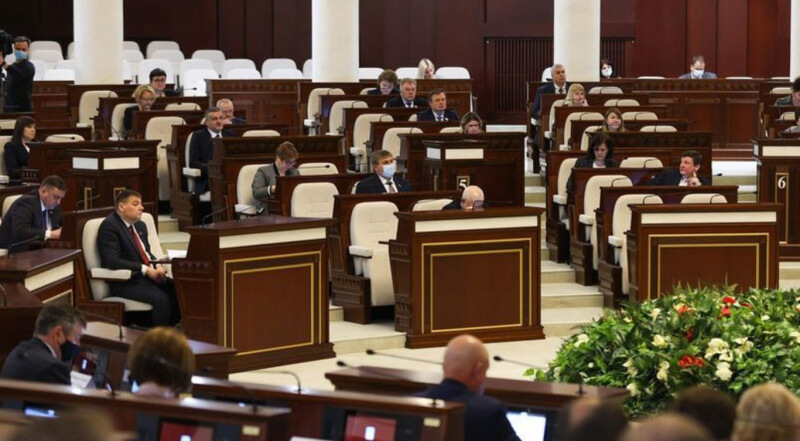 Депутаты Беларуси приняли новый законопроект "Об изменении законов по вопросам социальных нормативов и минимальной заработной платы"