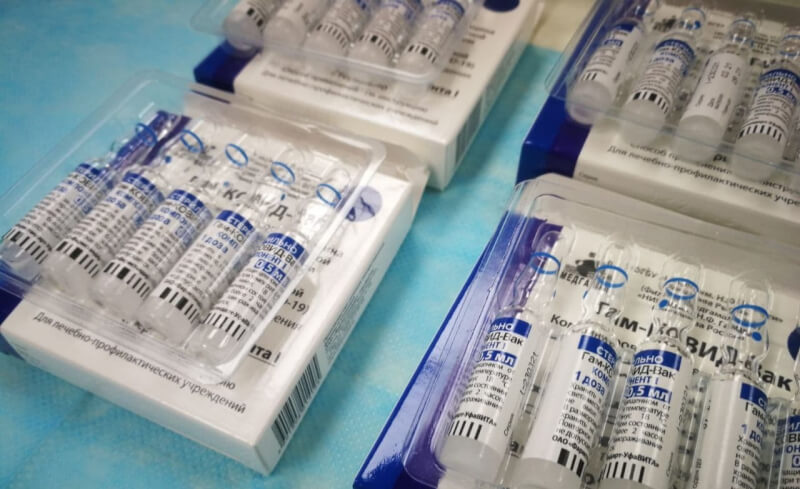 В Беларуси продолжается вакцинация от коронавируса групп риска