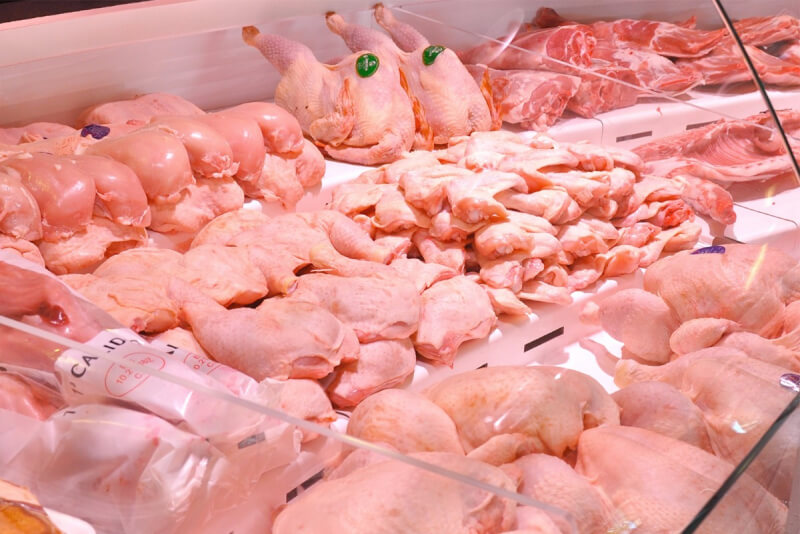 Цены на курицу, свинину, картошку, сладости, пиломатериалы и туристические услуги в Беларуси рванули вверх