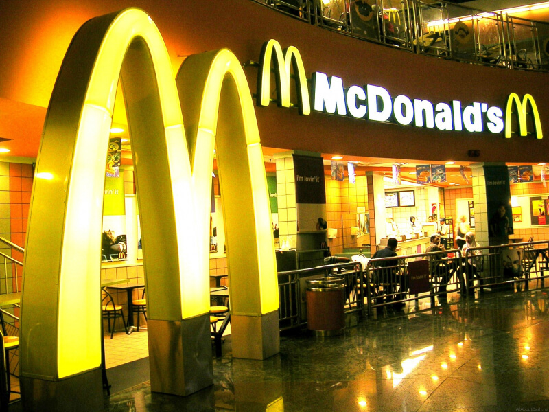 McDonald’s во Флориде начал платить $50 за собеседование: там никто не хочет работать