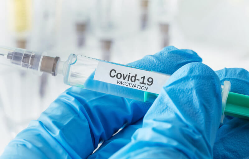 300 тысяч белорусов сделали первую прививку от COVID-19 и еще 400 тысяч человек ждут свою очередь