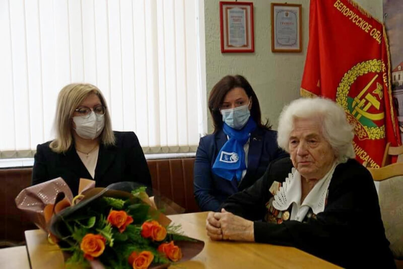 90-летнюю могилевчанку, пережившую блокаду, поздравили с юбилеем